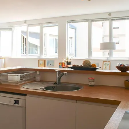 Lägenhet Spacious Bright 70m Family
